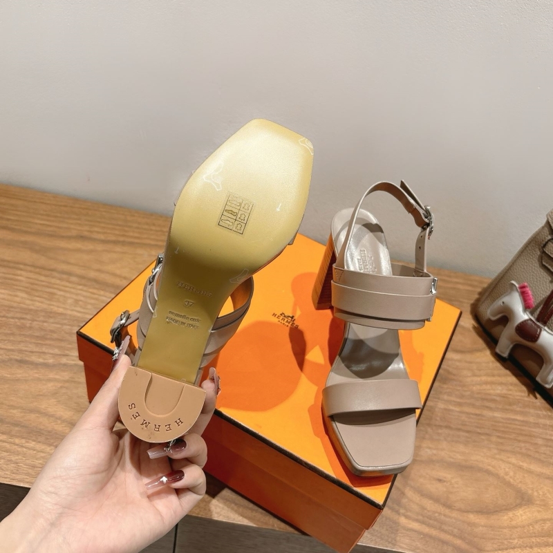 H**me5 sandals